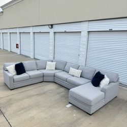LIKE NEW🌟JONATHAN LOUIS SECTIONAL COUCH🛋️FREE DELIVERY 🚚‼️