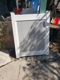 Vinyl Gate