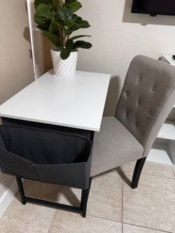 2 Desks & 2 chairs (1 black, 1 white)