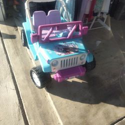 Used Frozen Jeep Comes Extra Battery An Charger Works Fine