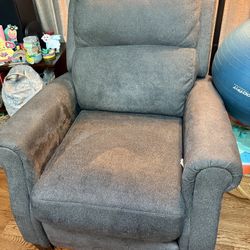Beautiful Recliner No Smoking No Pet Home