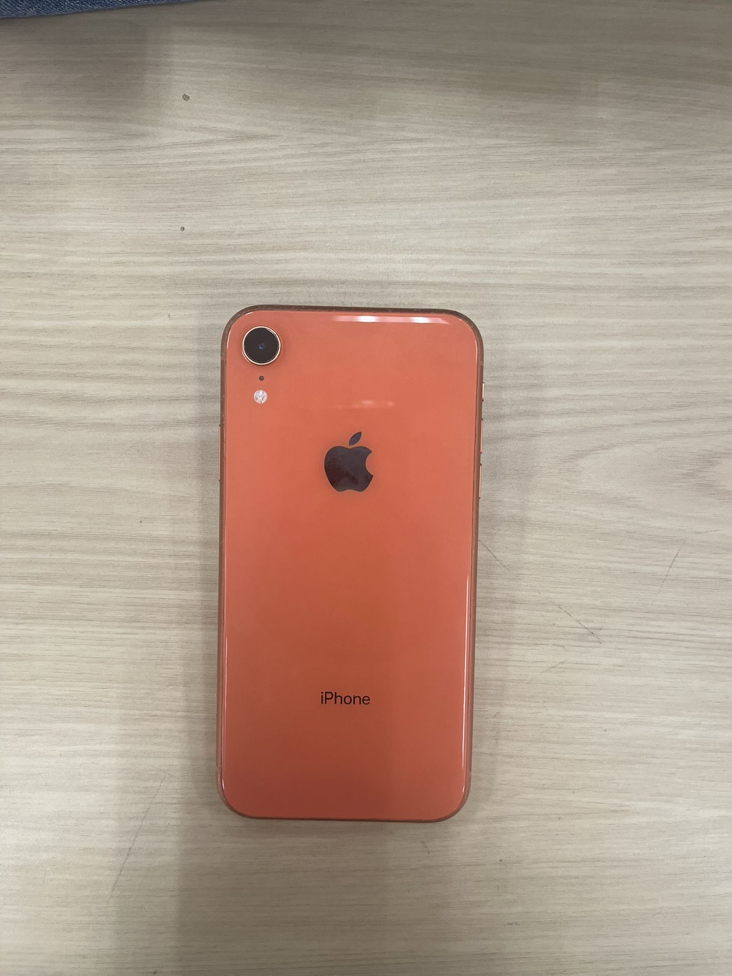 XR 64GB only works with Wi-Fi Not For Cellphone