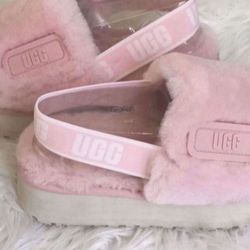 Ugg Slides Womens 8 $60 Pick Up Only 