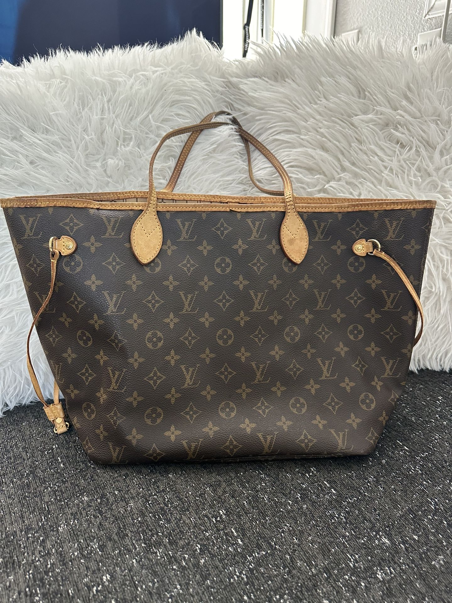 Louis Vuitton Neverfull MM Tote Bag