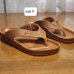 NEW - Maui, Thong Sandals, Caramel Color, Size 9