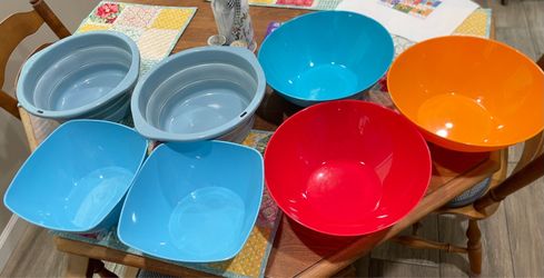 Plastic party bowls