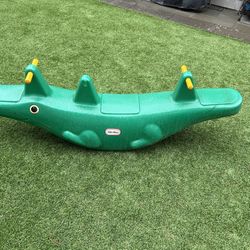 Alligator Seesaw