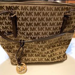 Michael Kors Jet Set Signature Logo Tote Bag