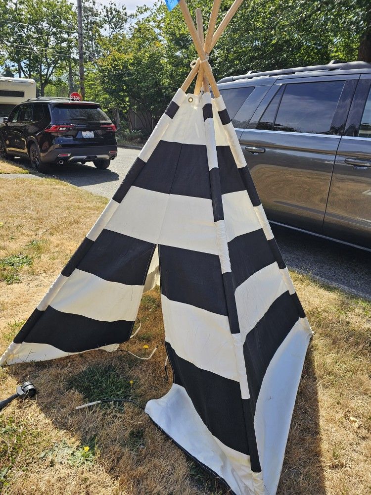 Crate & Barrel Kids Tent