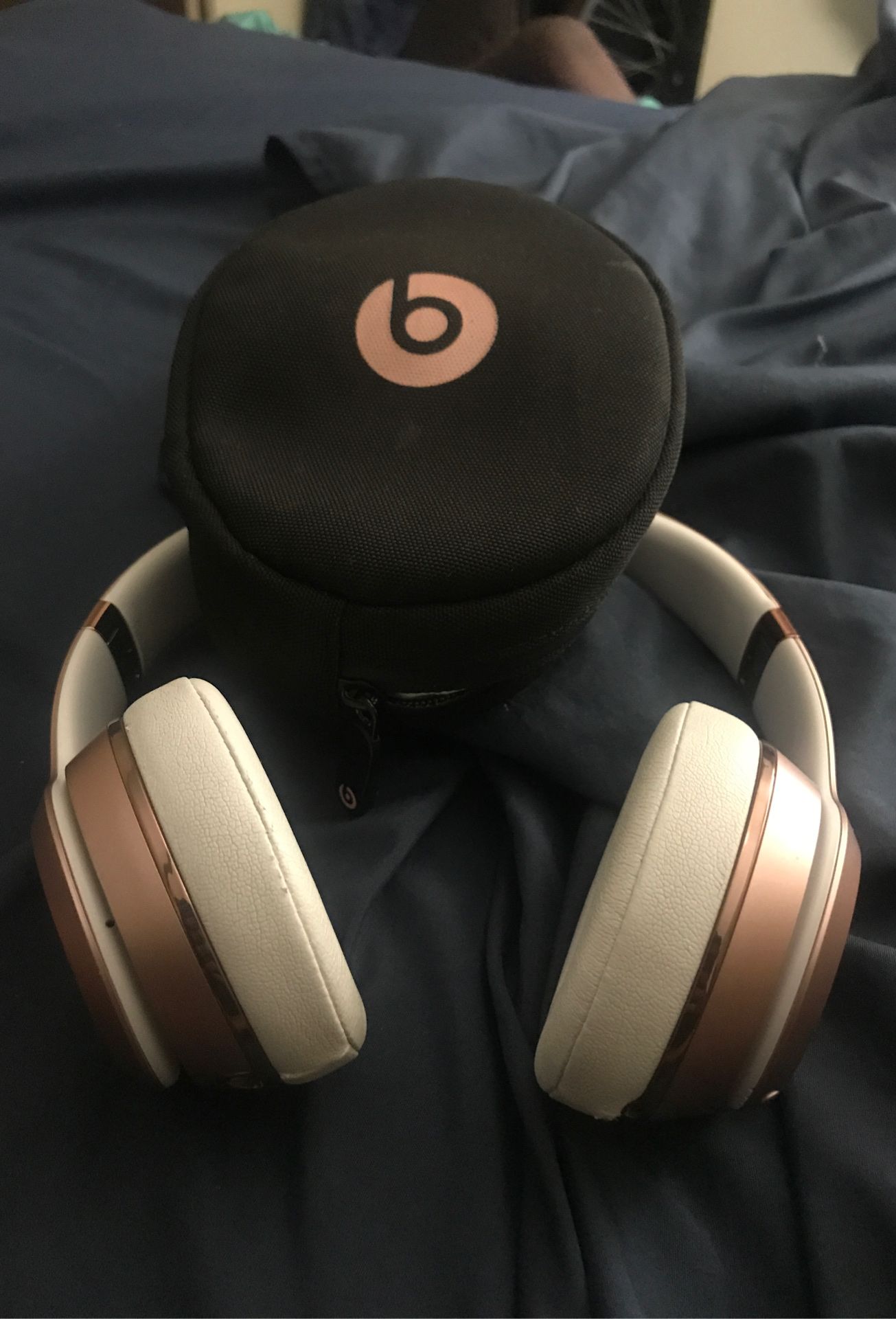 Apple "Beats Solo3 Wireless Headphones Rose Gold with charger and case