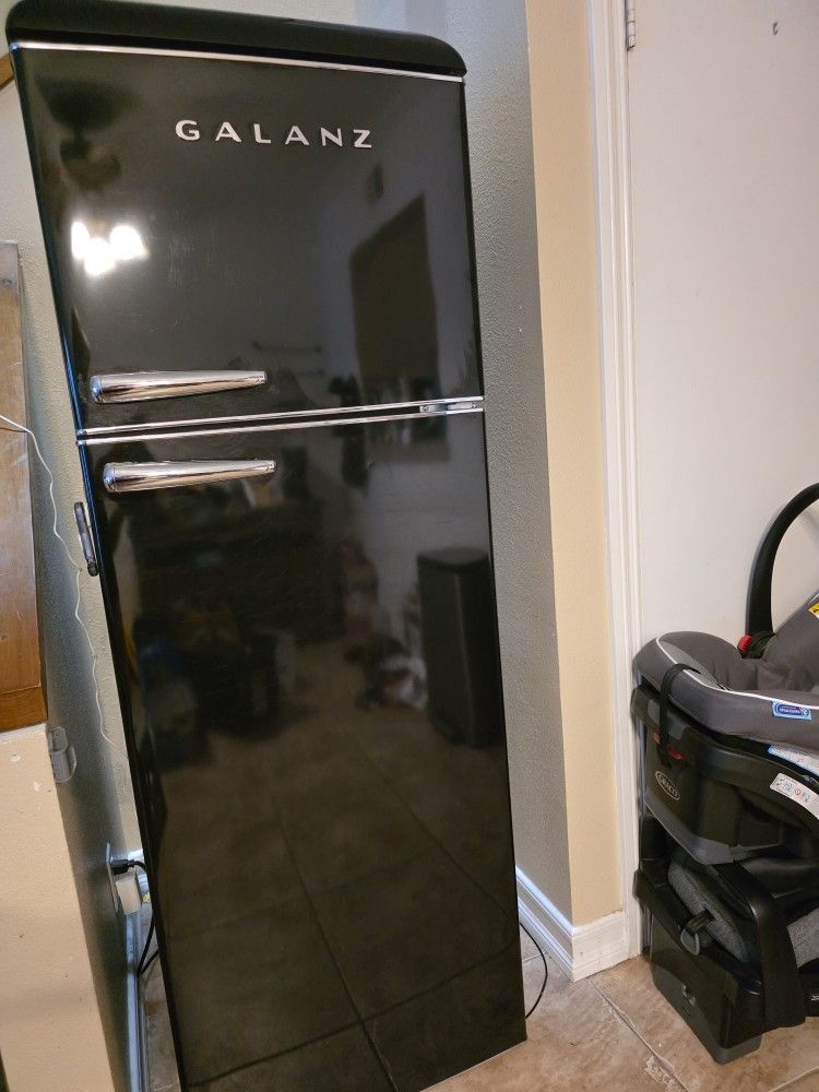Galanz Retro Refrigerator