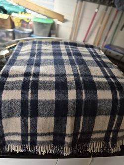 Wool blanket great condition 6 ft by 7 ft. Never used very clean