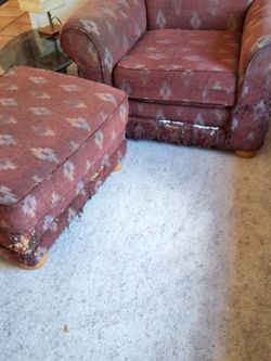 FREE comfy chair + ottoman