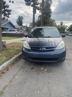Toyota Sienna 