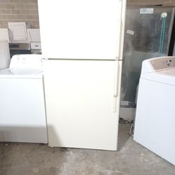 Hotpoint Refrigerator Top Freezer Baige 