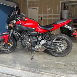 Motorcycle Yamaha 2017 MT