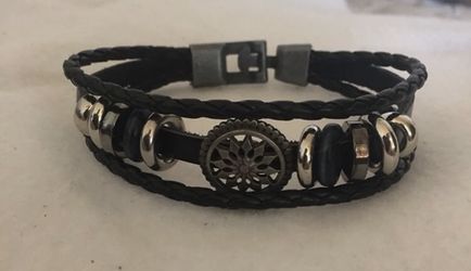 Unisex black leather bracelet