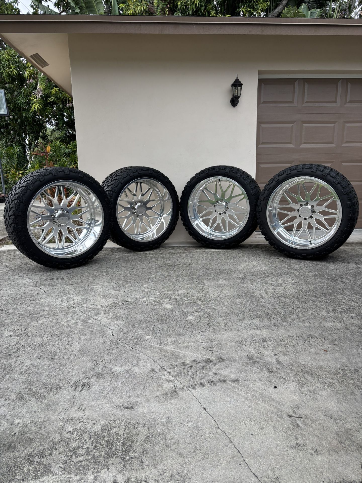 28” JTX Forged 8X6.5 40x15.5 Venom Terra Hunter