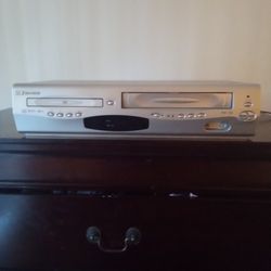Dual Combo DVD/ VHS Player 