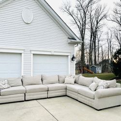 Free Delivery 🚚 Beautiful Extra Large 6 Piece Modular Sectional 