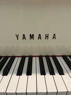 Yamaha G1 Baby Grand Piano – White – Made in Japan