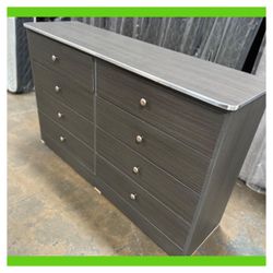 8 drawers dresser/ Eight drawers dresser