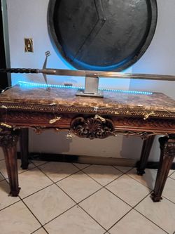 Classy entrance table