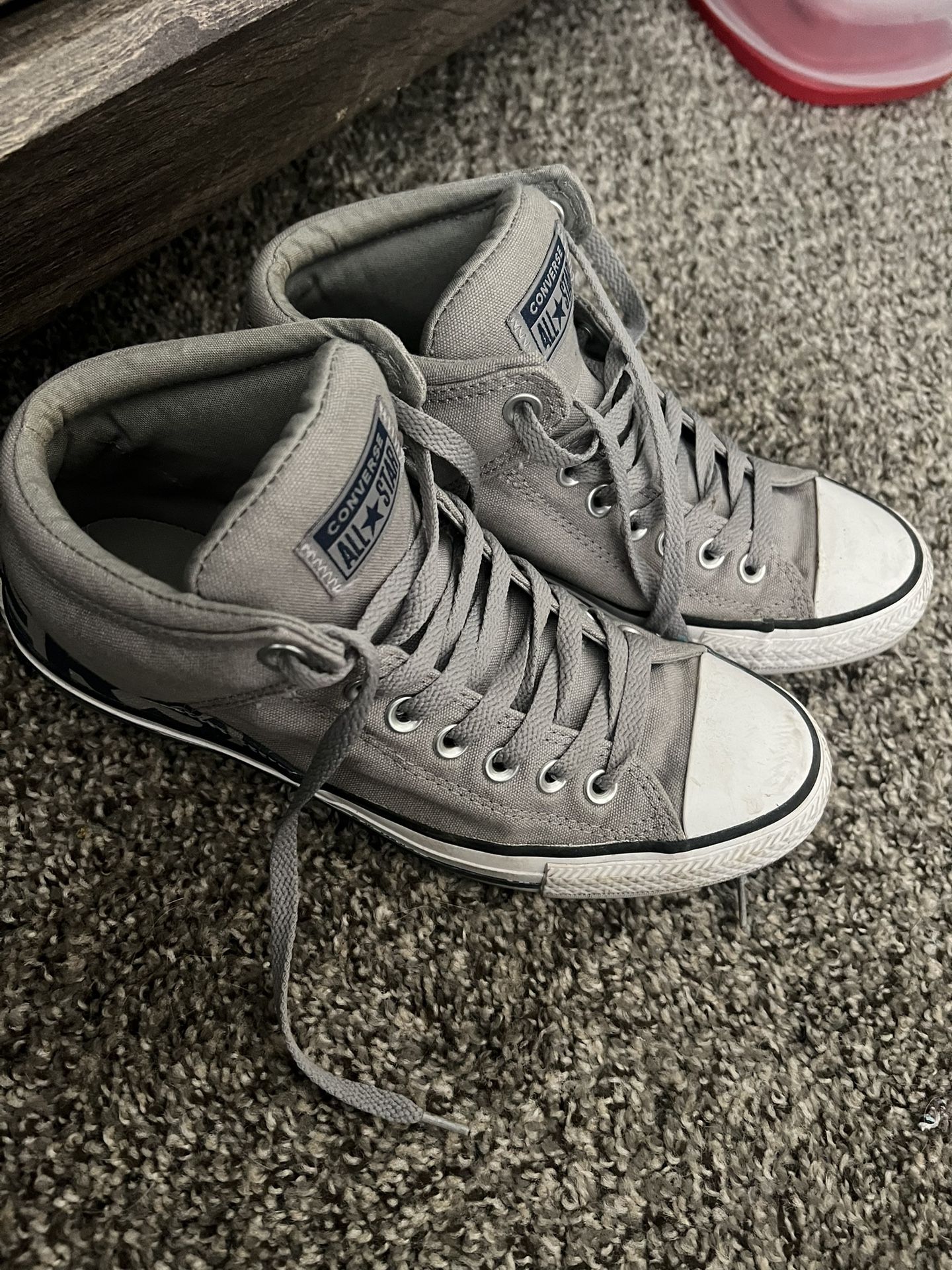 Converse High Tops Men Size 7 Women’s Size 9