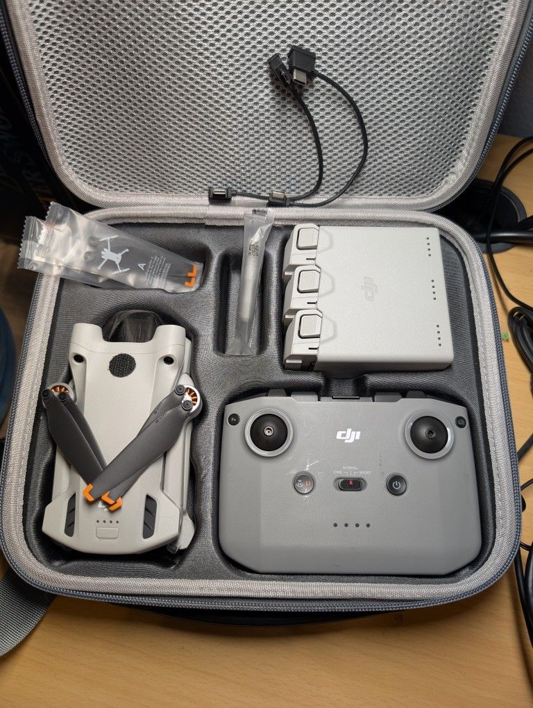 DJI Mini 3 Pro Fly More Bundle