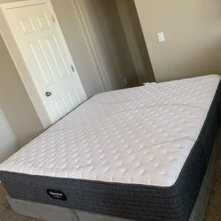 KING BEAUTYREST PRESSURESMART LUX MATTRESS AND FREE BOX SPRINGS 