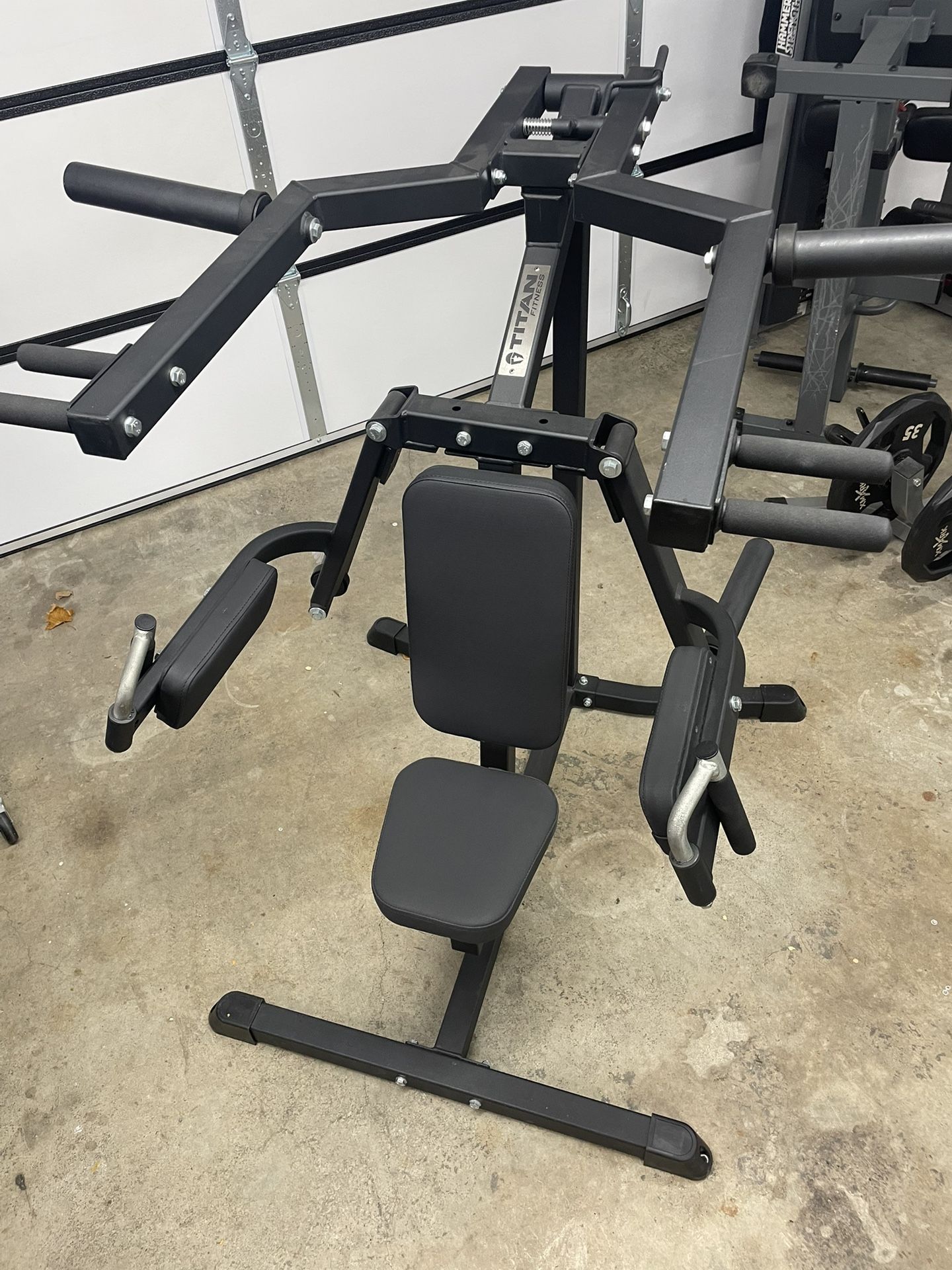 Plate Loaded Deltoid And Shoulder Press Machine