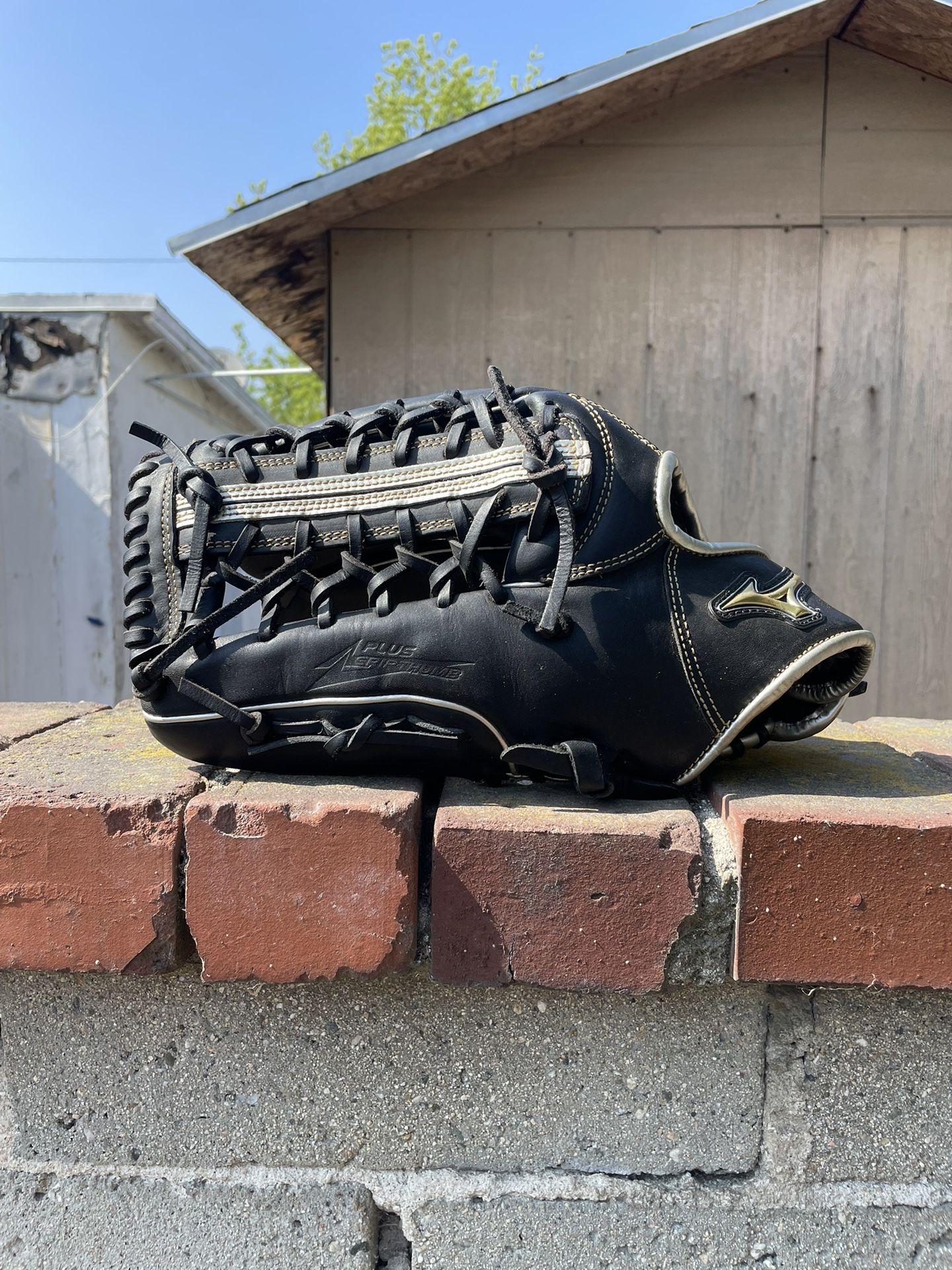 Lefty Baseball Glove 
