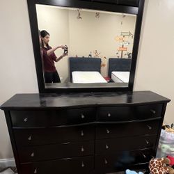 Dresser With 8 Drawers And Mirror