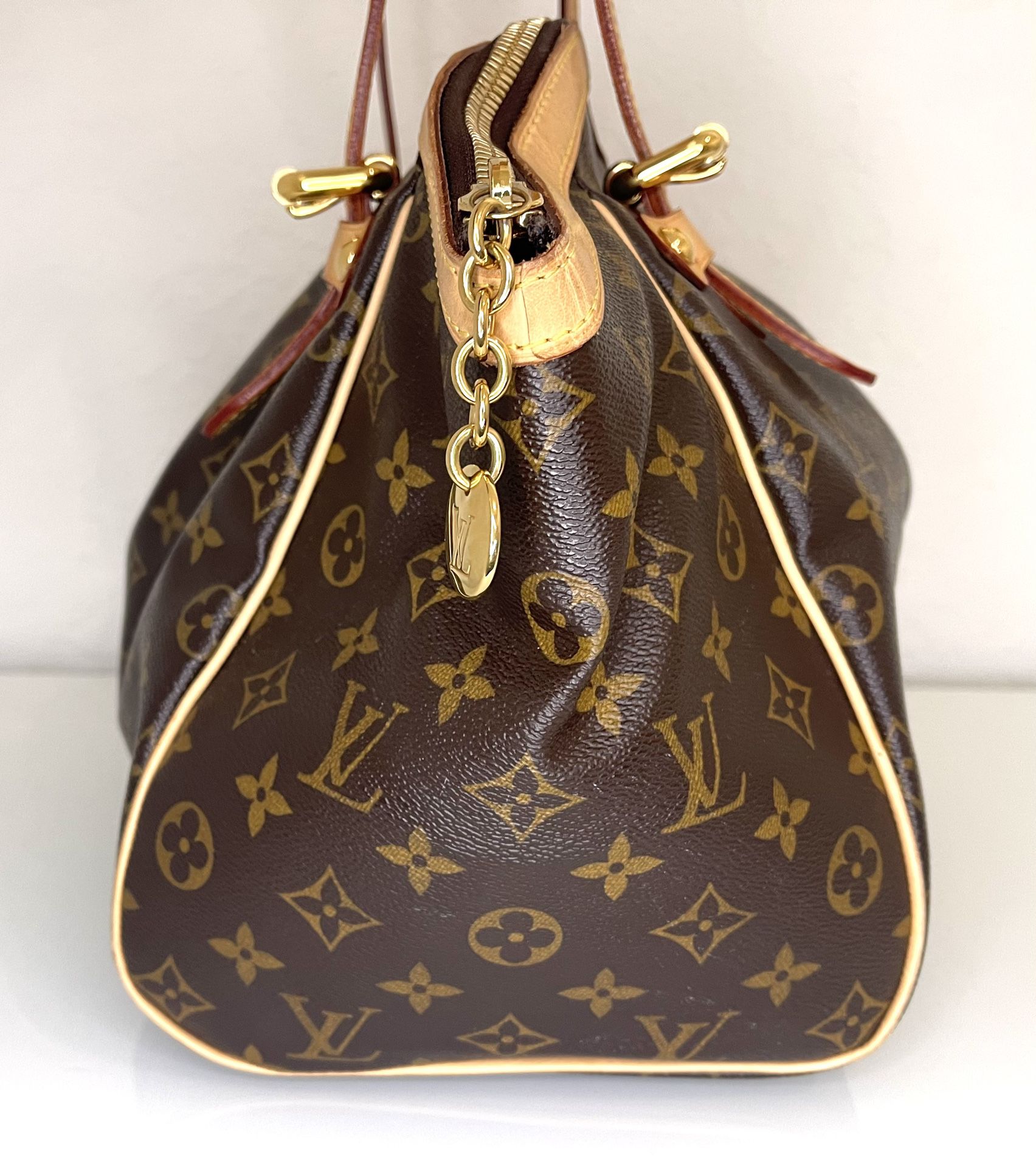 Authentic Louis Vuitton Tivoli GM Bag Purse Handbag for Sale in Everett, WA  - OfferUp