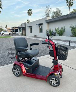 2024 Pride ZT10 Mobility Scooter – Like New + Extras