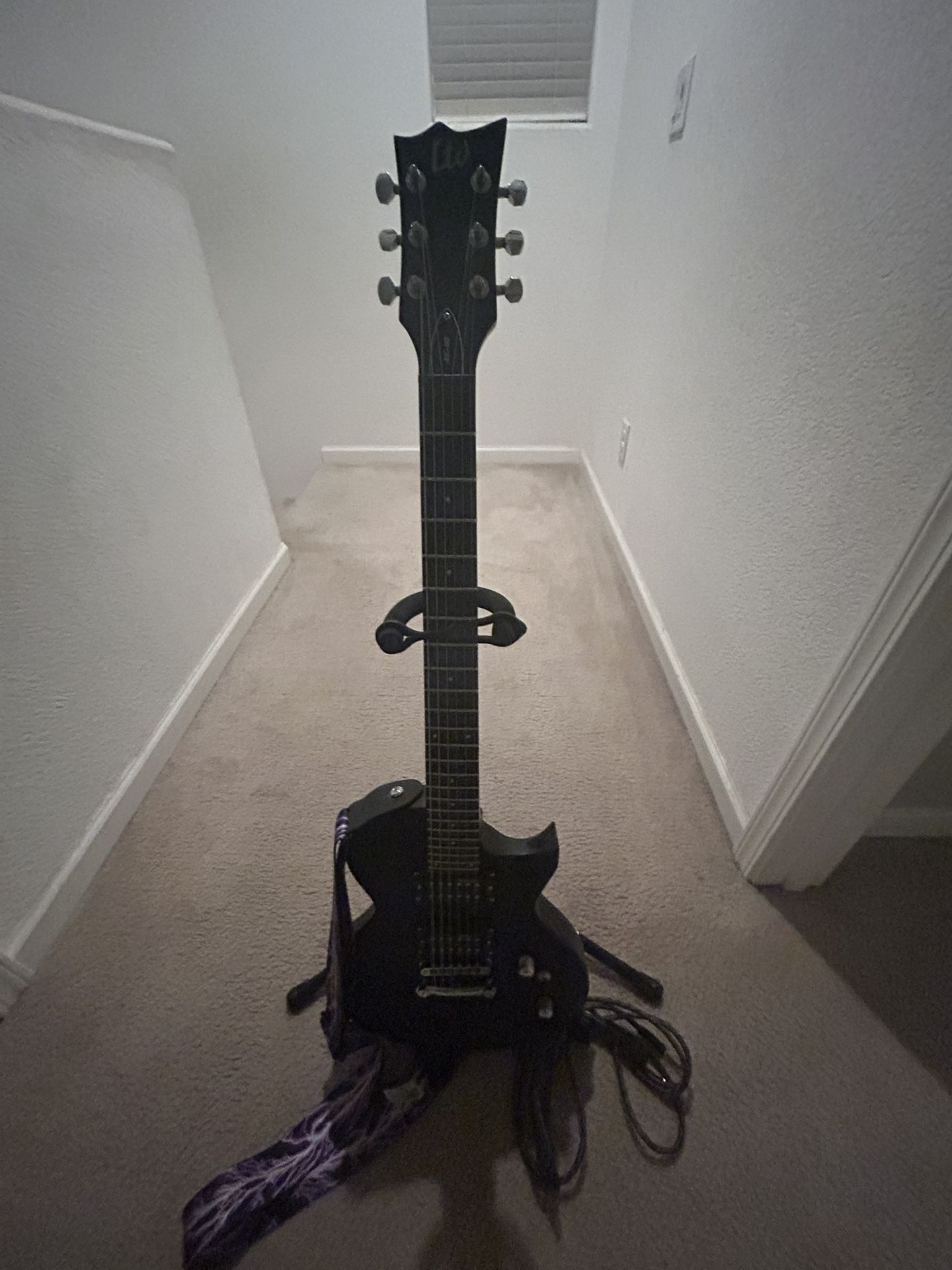 Brand New Electric Guitar With Aux Cable And Stand
