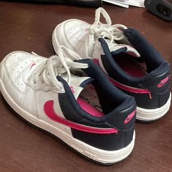 Nike Girl’s Sneakers. Air Force 1. Size 2 Y