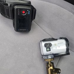 Sony HDR-AZ1 Action Camera + Live View Remote – Bundle