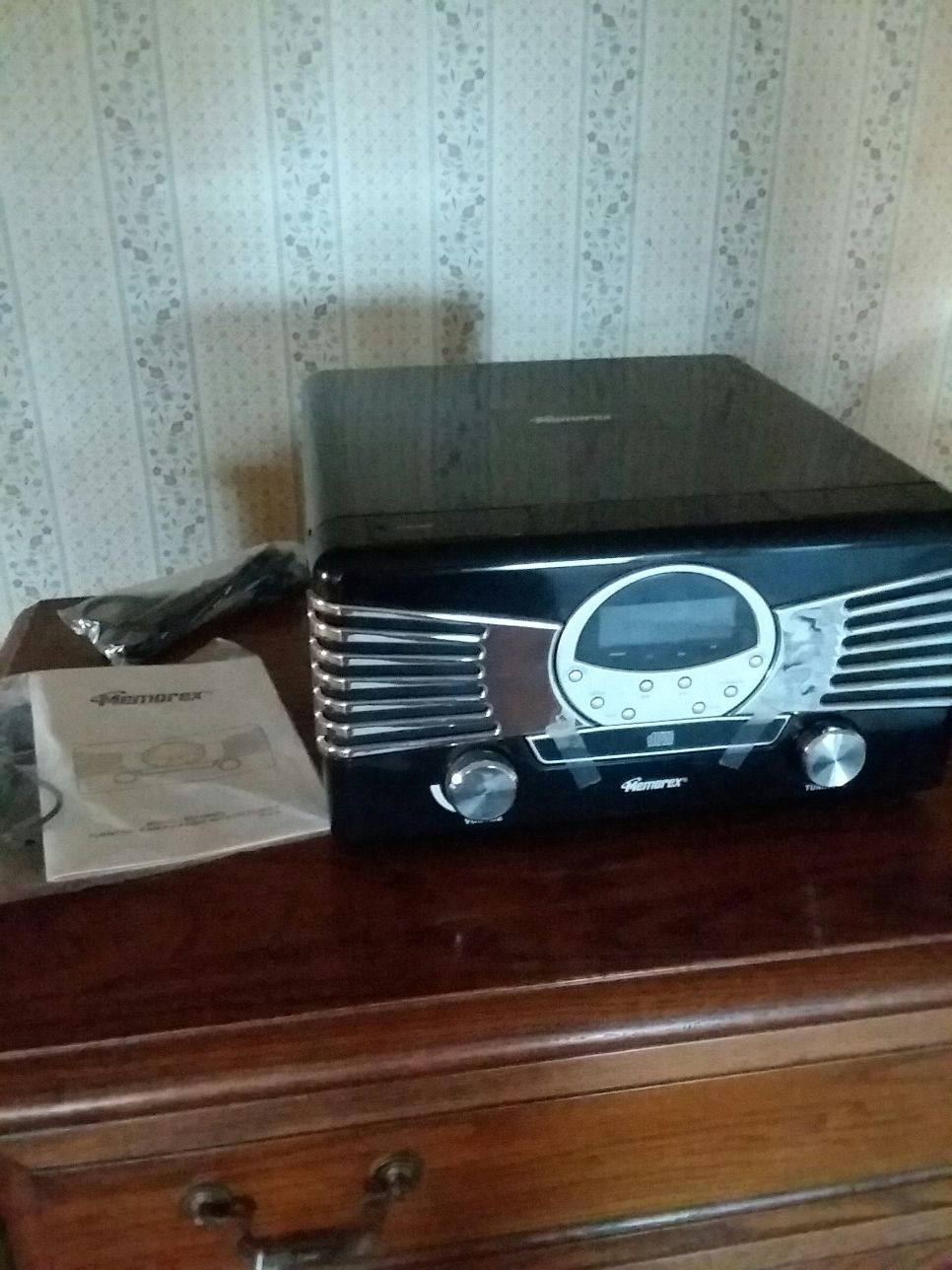 New MEMOREX Retro AM /FM Radio / CD Player / with Turntable # 9271MMO
