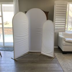 3 Gold Arches (White Covers included)