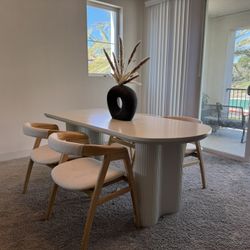 Dining table + Chairs