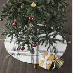 Happy Holidays Tree Skirt 