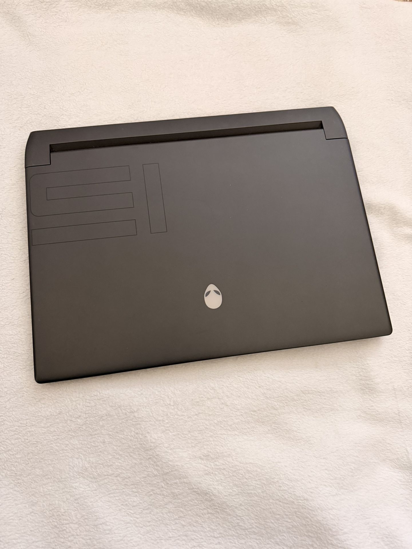 Alienware M15 R6 Gaming Laptop 15”