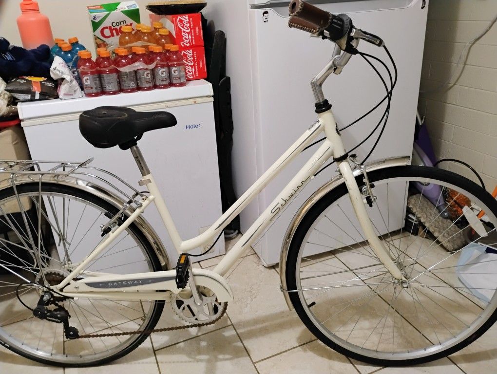 Schwinn Women's Gateway 700c Hybrid Bike