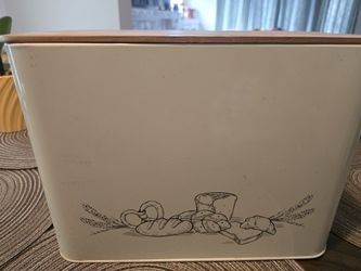 Bread Container 