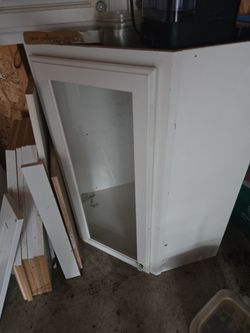 Kraftmaid Glass Corner Cabinet