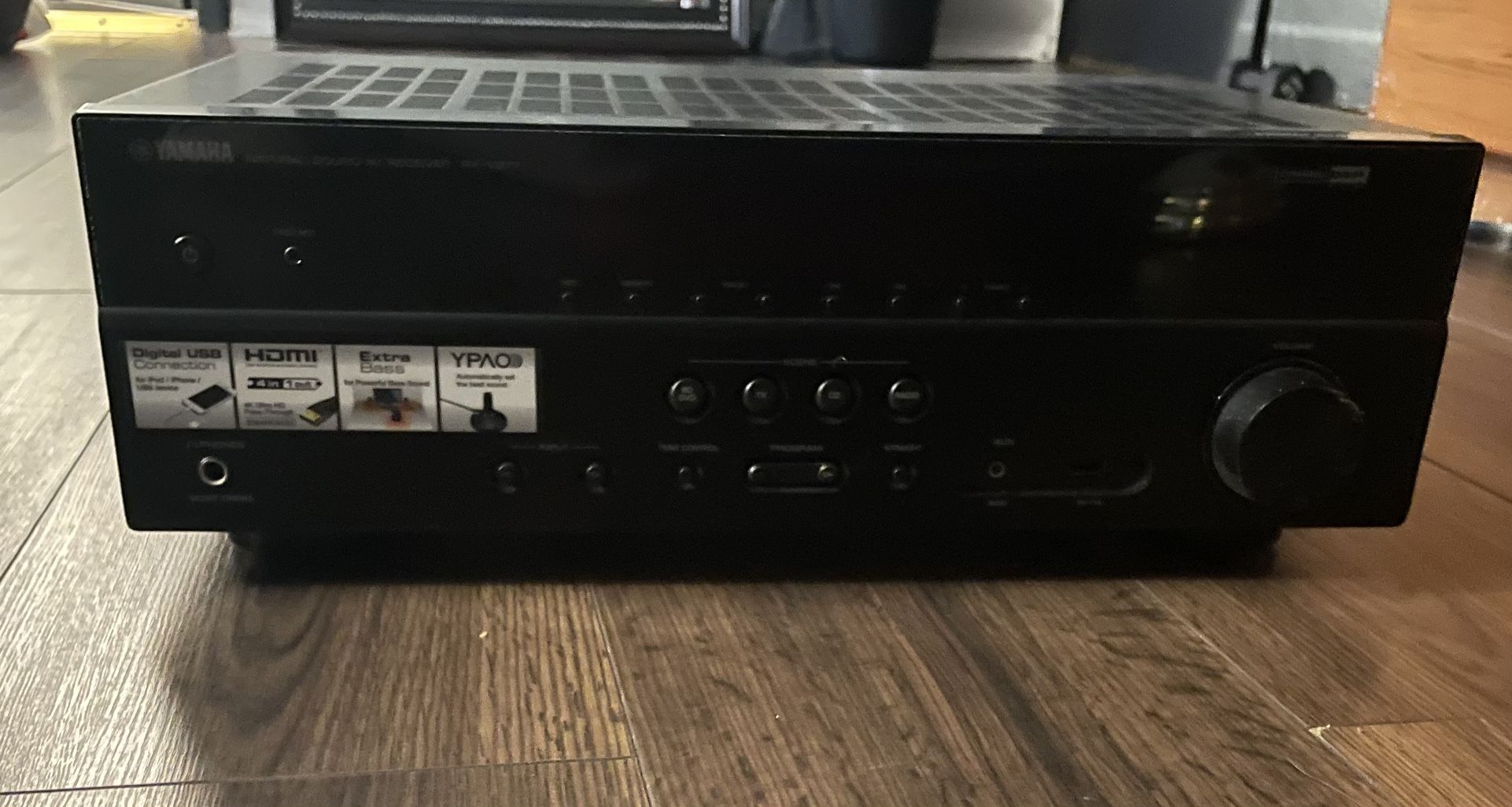 Yamaha RX-V377  5.1 Channel A/V Receiver. 