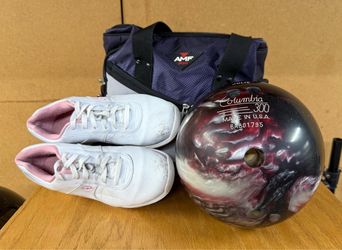 Bowling Ball Ladies 8 Lbs Columbia 300 with Ladies Shoes and AMF 300 Bag