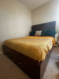 Like-New Redwood Platform Bed w/ 2 Storage Drawers 🛏️✨