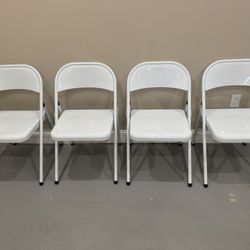 Set of 4 White Folding Chairs – Sturdy, No Rust